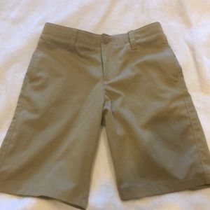 Under Armour Boys Dress Shorts Size 10 with side pockets and belt loops.